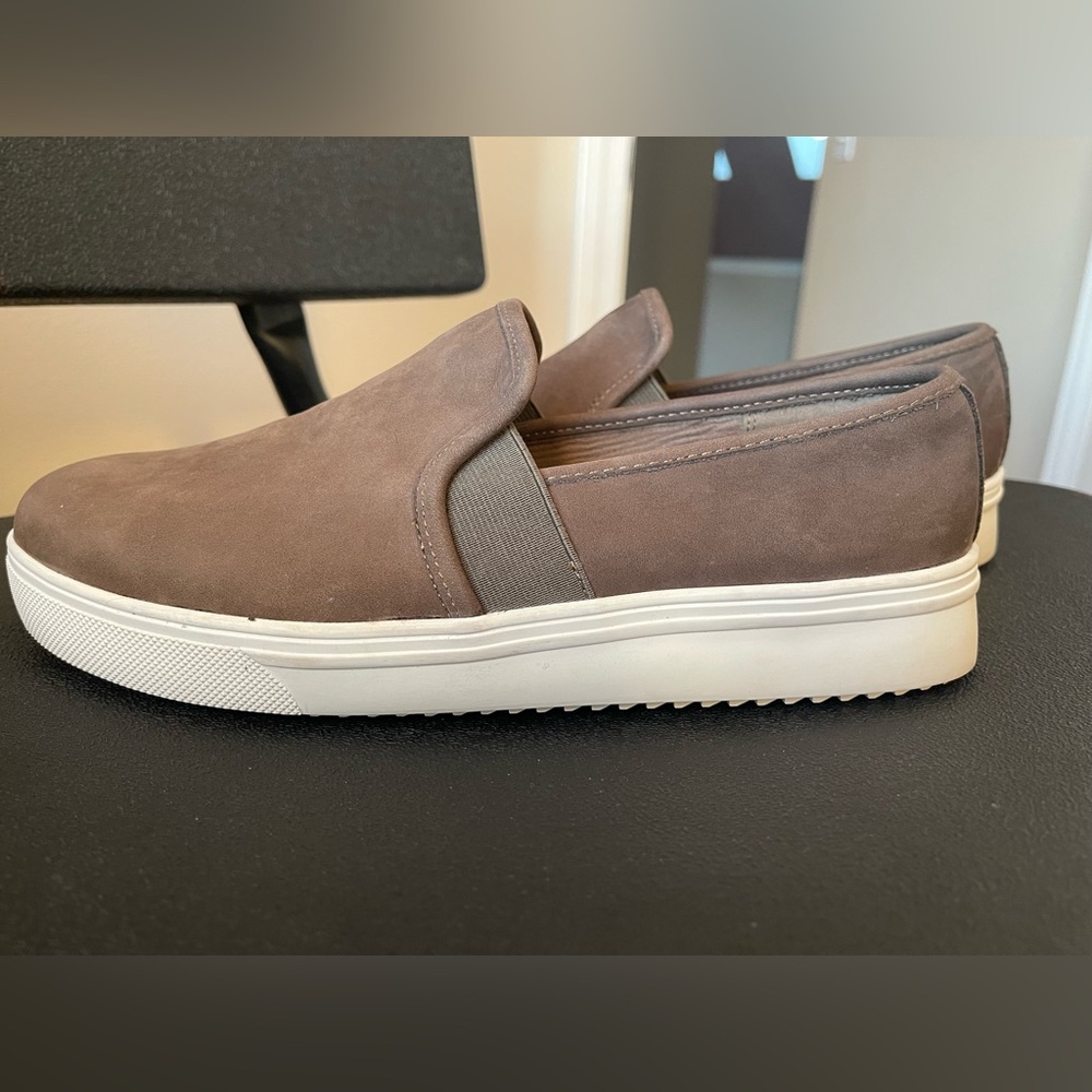 Blondo Women’s Brown suede platform Slip-On Shoes size 7.5 brand new condition